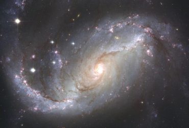 Pour decouvrir comment les galaxies se developpent nous zoomons dans HQhpK 1 12