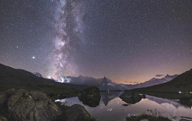 Je me suis toujours demande pourquoi les etoiles les planetes et les 0LYWe 1 1