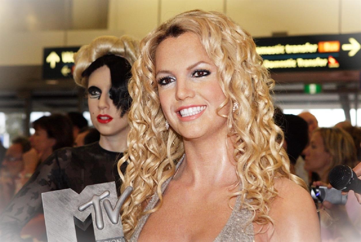 Les deux assistants de longue date de Britney Spears demissionnentuLHalC 1
