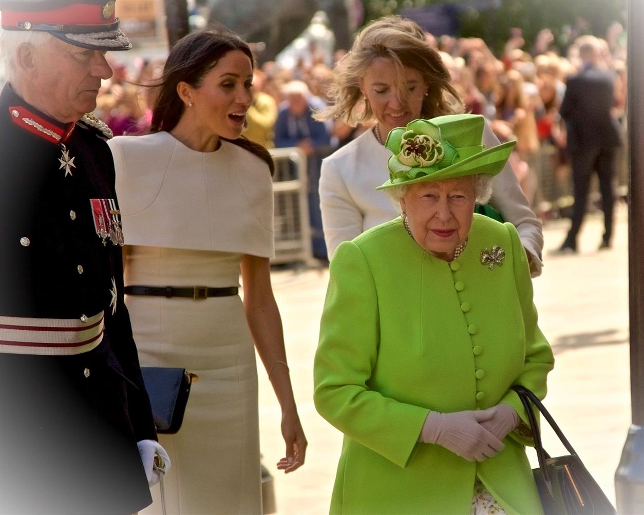 La reine Elizabeth a exclu Meghan Markle de la famille royale Voici4jiJT34 1