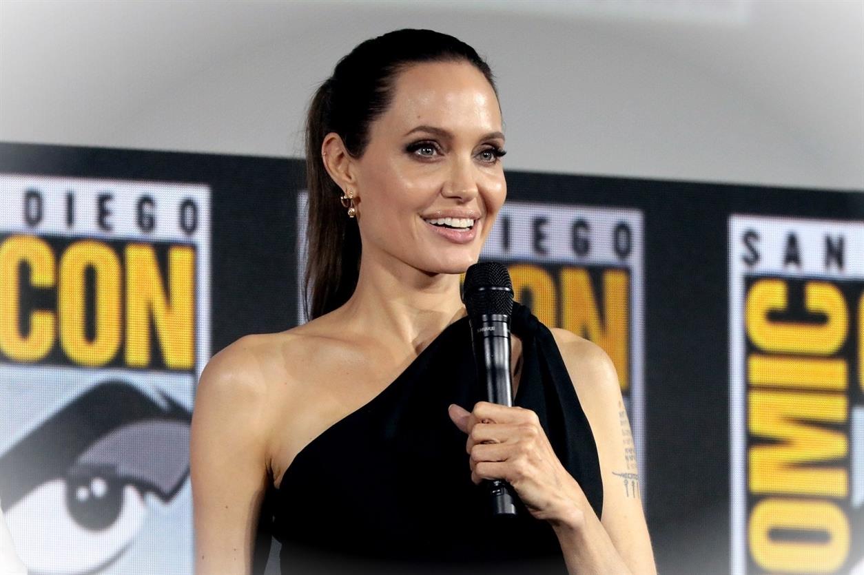 Angelina Jolie et The Weeknd rumeurs de rencontre Que sea8sjQW9K 1