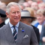 Le prince Charles semble ignorer la campagne environnementale du9HPrB8 4