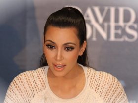 Kim Kardashian est frustree par les frasques de Kanye West en publicLAJrVkz 14