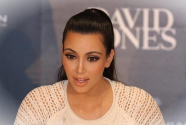 Kim Kardashian est frustree par les frasques de Kanye West en publicLAJrVkz 12