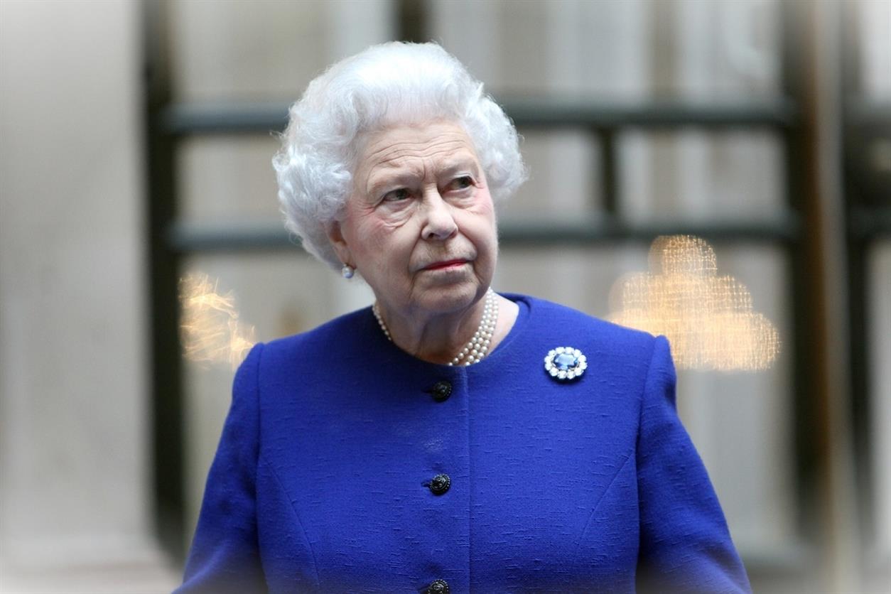 La suppression par la reine Elizabeth II des titres militaires et 1
