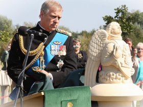 Le prince Andrew aurait ete laisse en larmes et desempare apres que le9Fd7fM9h 3