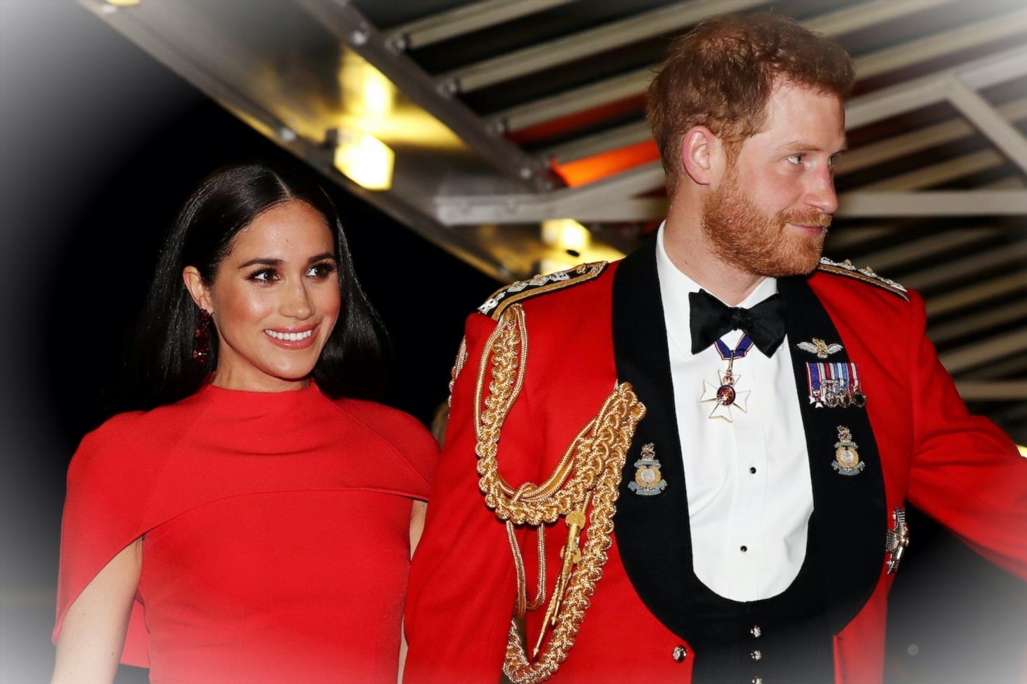 Meghan Markle Playfully Avoids Prince Harrys Kiss Cam AttemptHeEDuYW 1