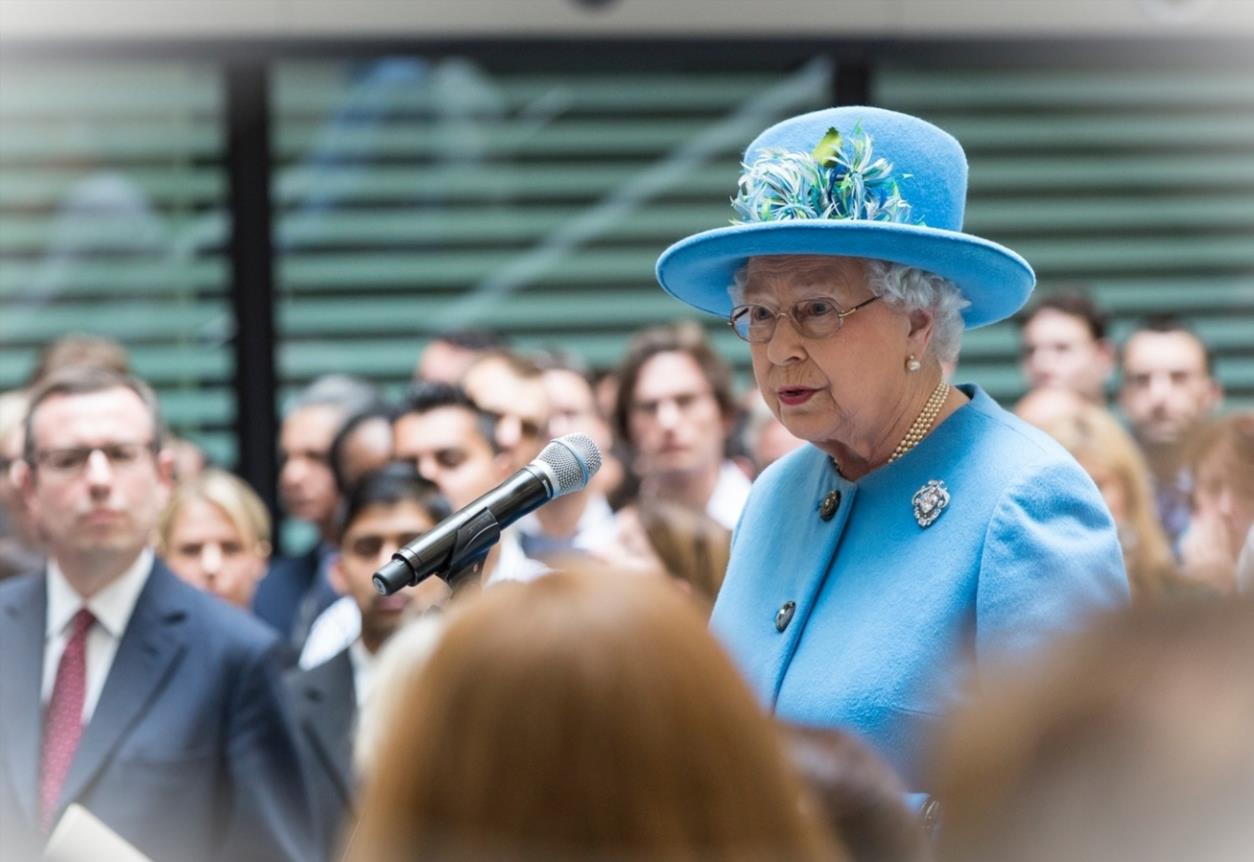 Queen Elizabeths Dressmaker Angela Kelly Sets Out On New JourneyiZyni20z 1