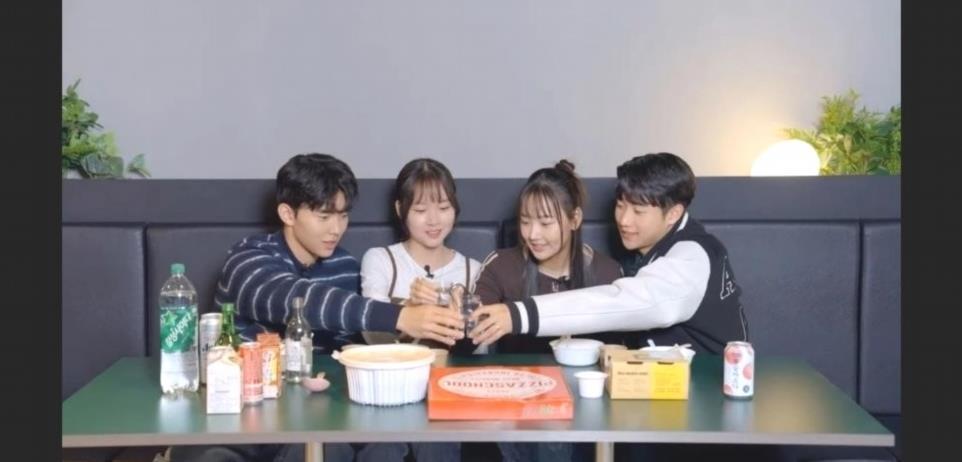 Dixneuf a vingt couples reunion Jungyun Jiwoo Heeji et Pyeongseok mVO8n8 2 4